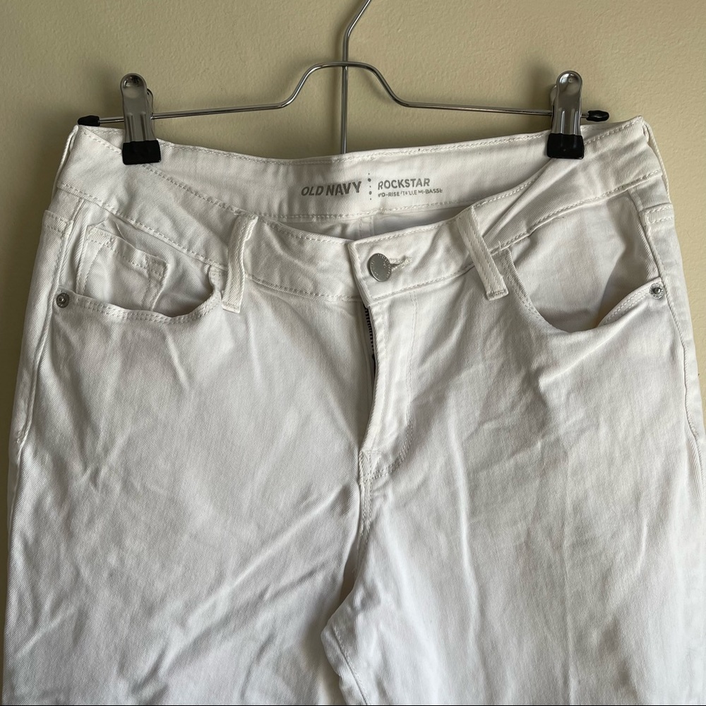 White high rise slim jeans 🧚‍♂️